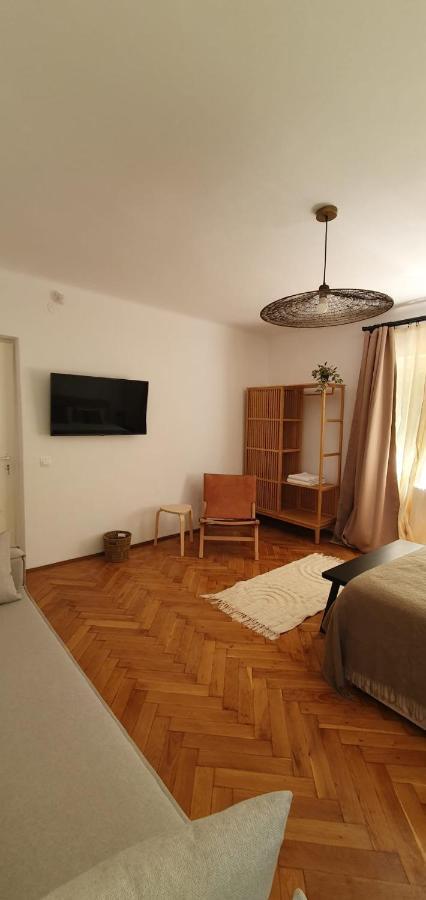 בראשוב The Pines Serviced Apartments מראה חיצוני תמונה