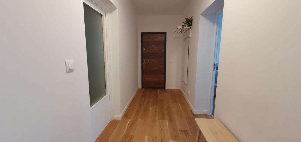 בראשוב The Pines Serviced Apartments מראה חיצוני תמונה