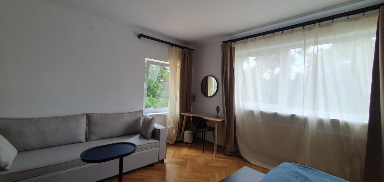 בראשוב The Pines Serviced Apartments מראה חיצוני תמונה