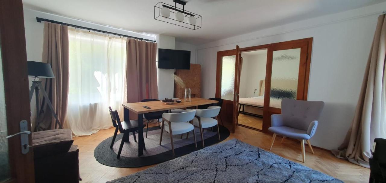 בראשוב The Pines Serviced Apartments מראה חיצוני תמונה