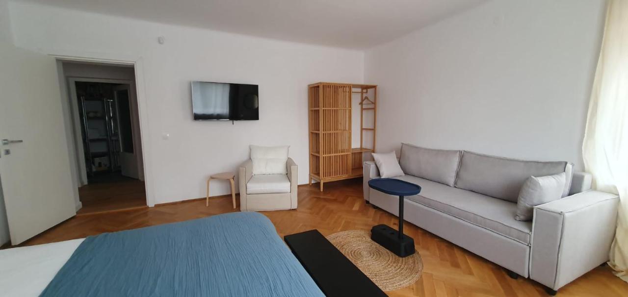 בראשוב The Pines Serviced Apartments מראה חיצוני תמונה