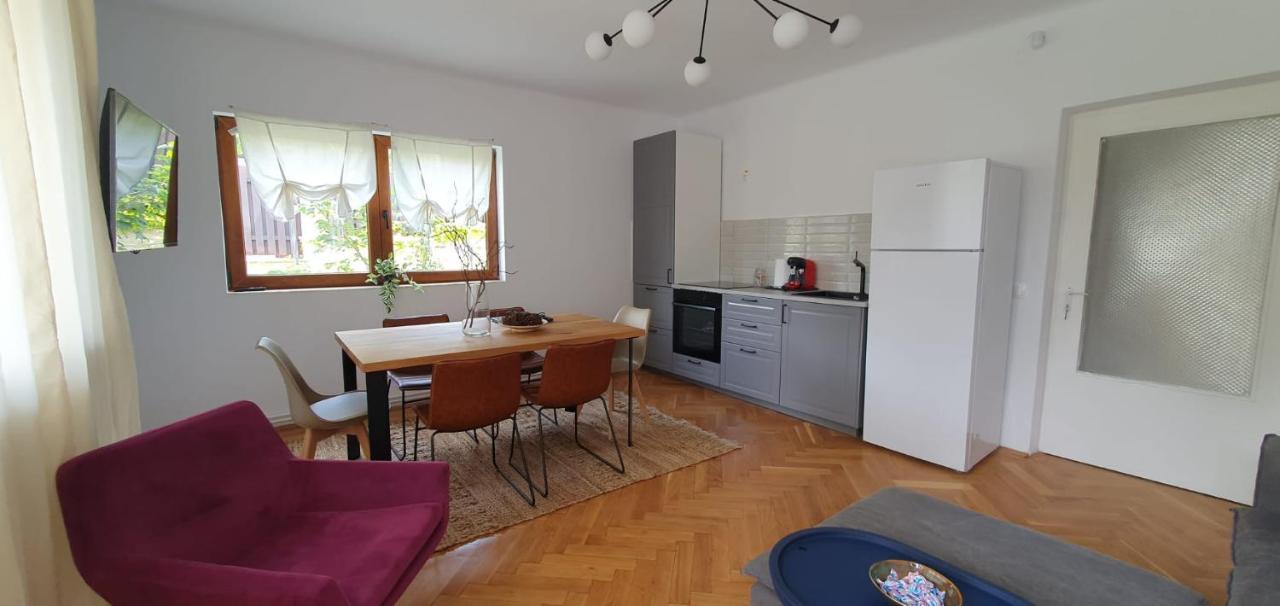 בראשוב The Pines Serviced Apartments מראה חיצוני תמונה