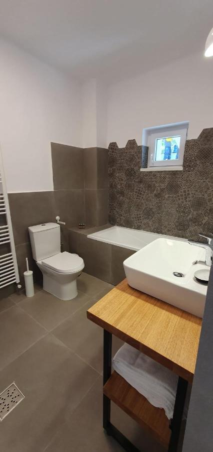 בראשוב The Pines Serviced Apartments מראה חיצוני תמונה