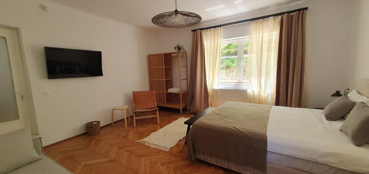 בראשוב The Pines Serviced Apartments מראה חיצוני תמונה