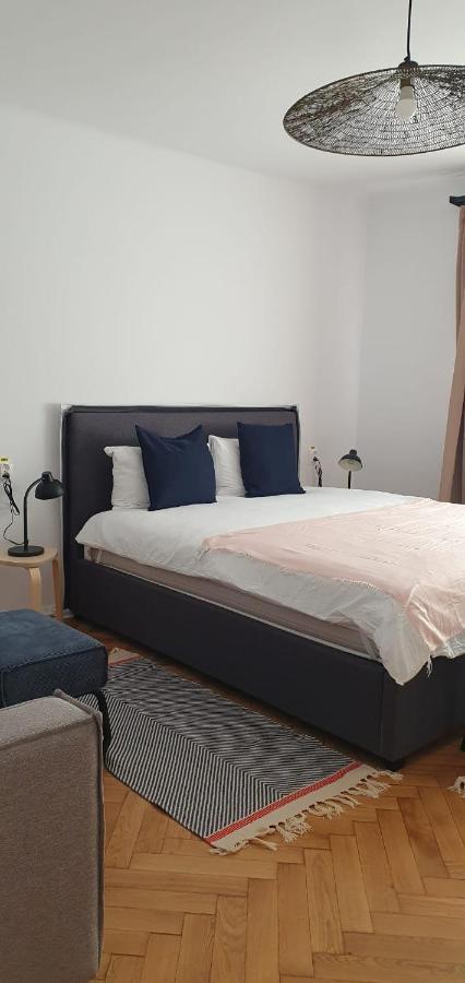 בראשוב The Pines Serviced Apartments מראה חיצוני תמונה