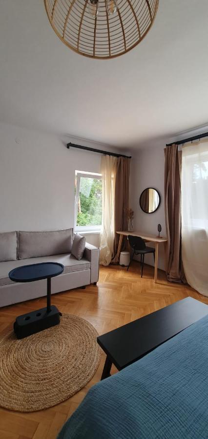בראשוב The Pines Serviced Apartments מראה חיצוני תמונה
