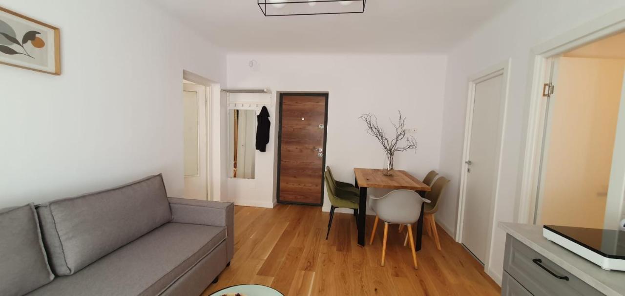 בראשוב The Pines Serviced Apartments מראה חיצוני תמונה
