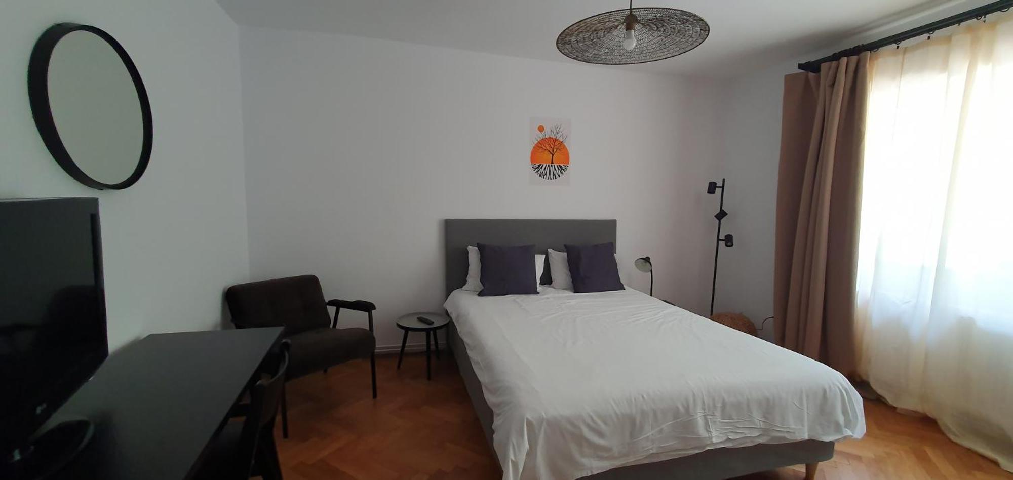 בראשוב The Pines Serviced Apartments מראה חיצוני תמונה