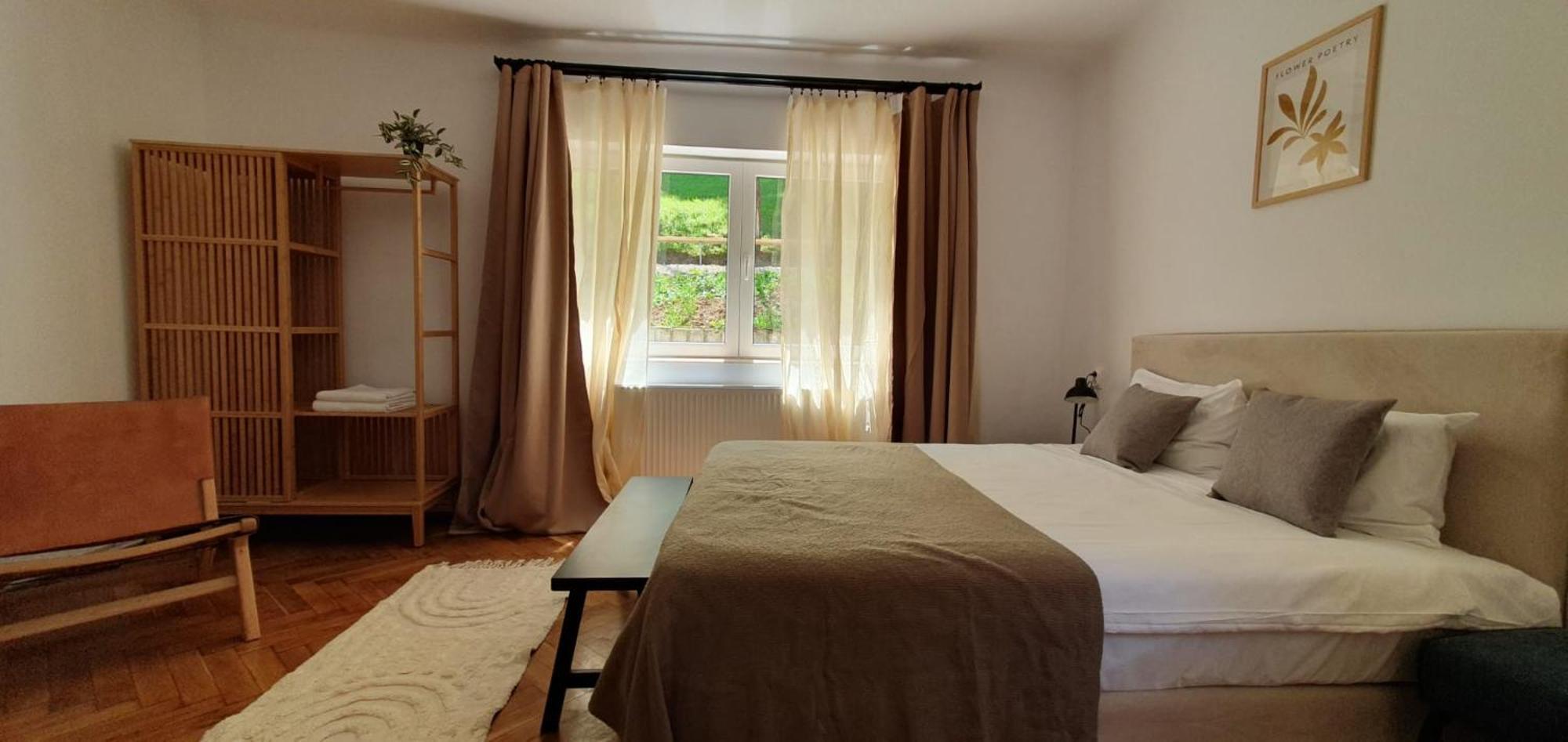בראשוב The Pines Serviced Apartments מראה חיצוני תמונה