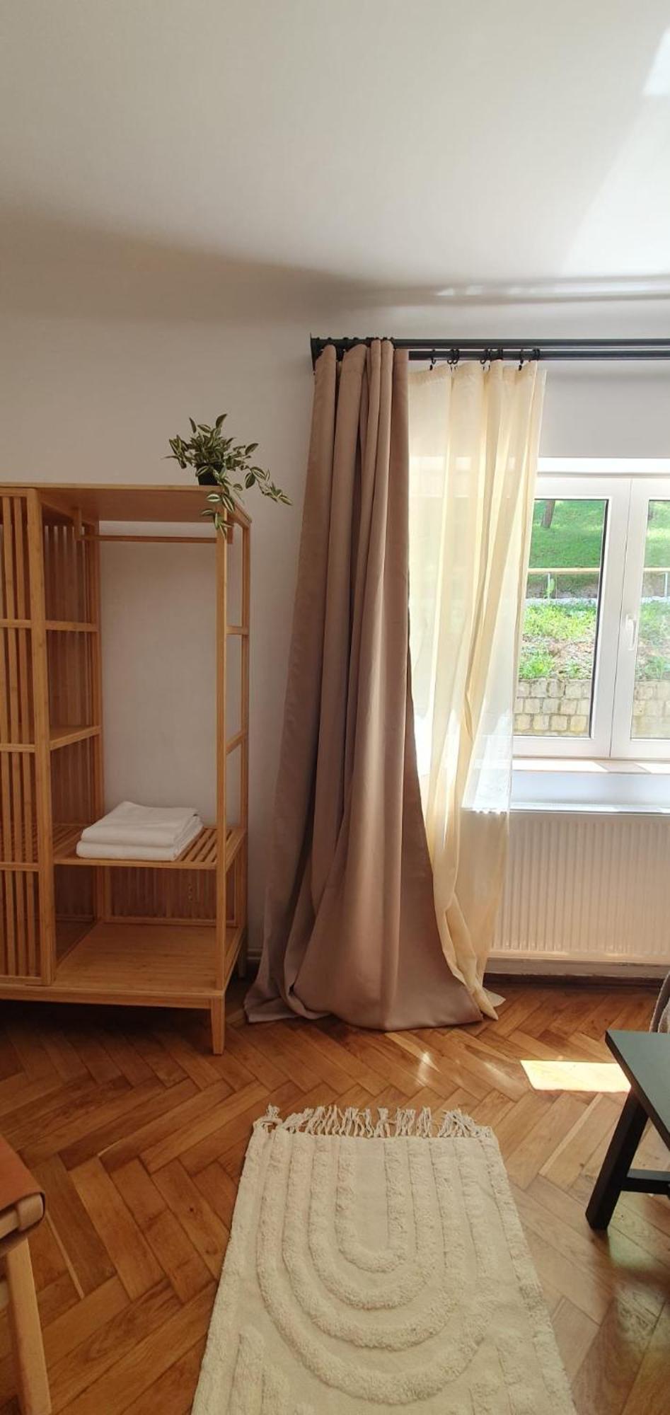 בראשוב The Pines Serviced Apartments מראה חיצוני תמונה